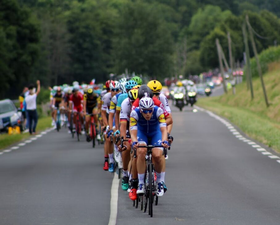 Sulle strade del Tour de France: fatica, gloria e colpi di scena