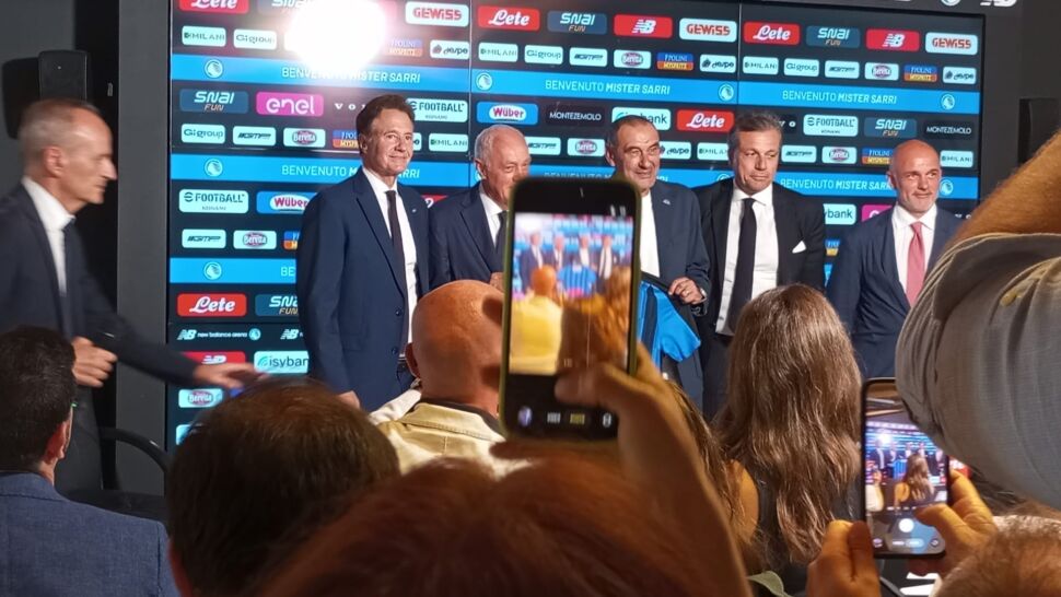 Sarri si presenta e promette sudore: “All’inizio si faticherà col nuovo modulo”