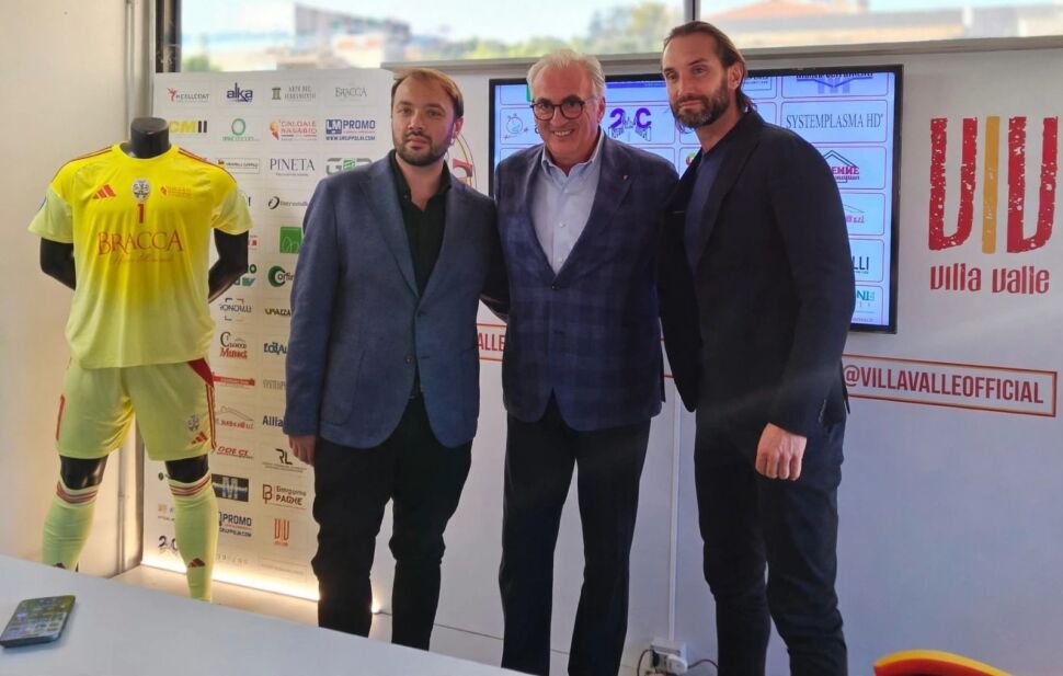 Serie D, Girone B. Villa Valle, sipario alzato sul nuovo corso. Pres Castelli presenta mister Rolly Bianchi e il nuovo ds Alessandro De Felice. Le loro parole. Entusiasmo, carattere e programmazione